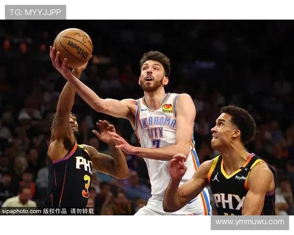 霍姆格伦挡拆制造错位，外线拉开比约基奇更易换防